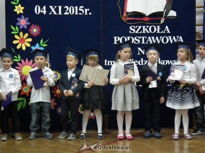 Ostrołęka: Pasowanie na ucznia w Szkole Podstawowej nr 5 [07.11.2015] - zdjęcie #45 - eOstroleka.pl