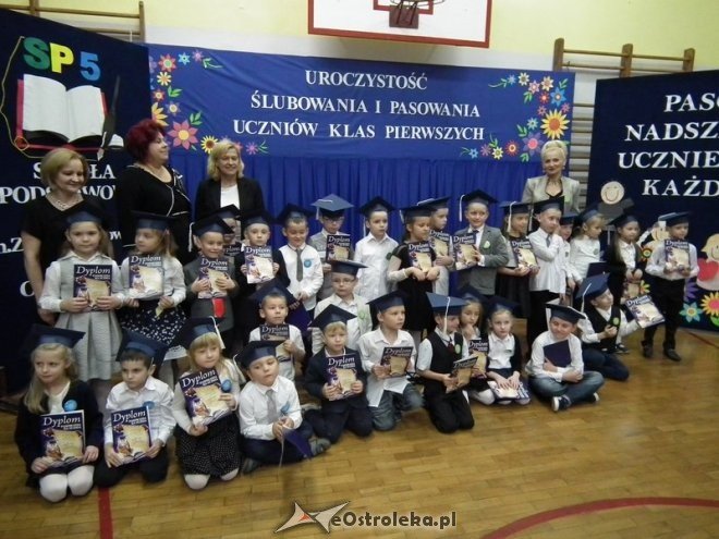 Ostrołęka: Pasowanie na ucznia w Szkole Podstawowej nr 5 [07.11.2015] - zdjęcie #46 - eOstroleka.pl