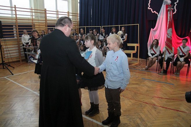 Ostrołęcka „szóstka” obchodziła święto swojego patrona [10.11.2015] - zdjęcie #17 - eOstroleka.pl