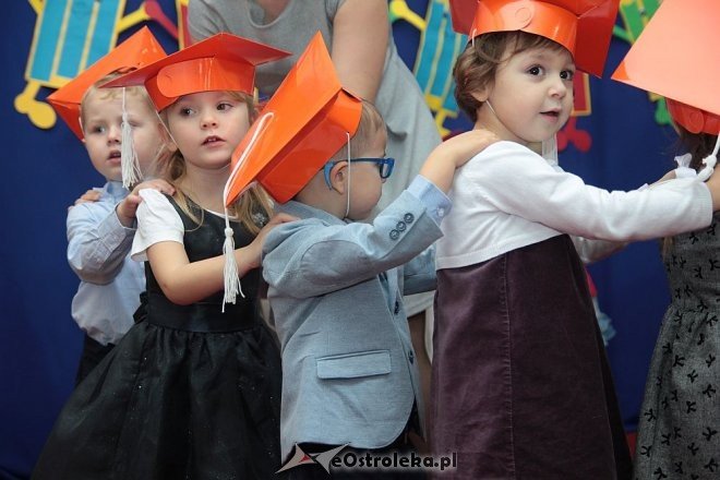 Pasowanie na „przedszkolaka” w Krainie Misiów [10.11.2015] - zdjęcie #81 - eOstroleka.pl