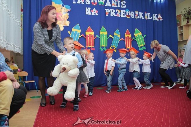 Pasowanie na „przedszkolaka” w Krainie Misiów [10.11.2015] - zdjęcie #75 - eOstroleka.pl
