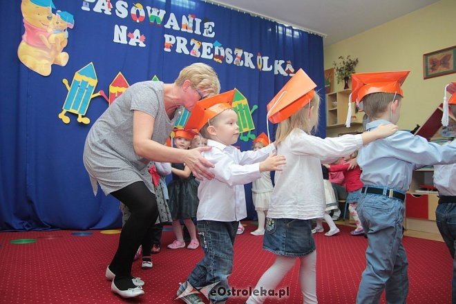 Pasowanie na „przedszkolaka” w Krainie Misiów [10.11.2015] - zdjęcie #74 - eOstroleka.pl