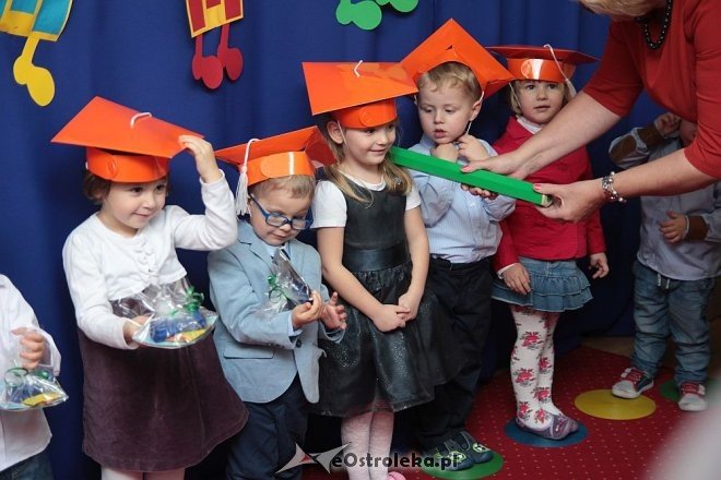 Pasowanie na „przedszkolaka” w Krainie Misiów [10.11.2015] - zdjęcie #21 - eOstroleka.pl