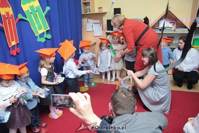 Pasowanie na „przedszkolaka” w Krainie Misiów [10.11.2015] - zdjęcie #14 - eOstroleka.pl