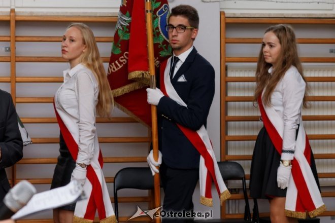 Apel z okazji Narodowego Święta Niepodległości w II LO w Ostrołęce [10.11.2015] - zdjęcie #2 - eOstroleka.pl