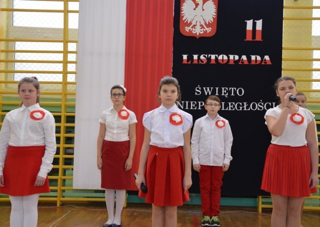 Święta Niepodległości w Szkole Podstawowej nr 2 [10.11.2015] - zdjęcie #2 - eOstroleka.pl