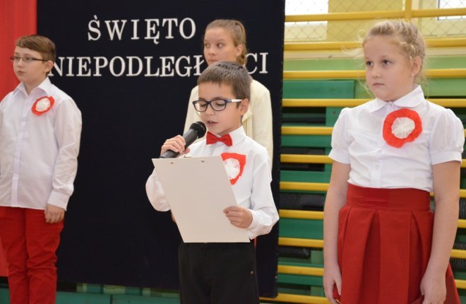Święta Niepodległości w Szkole Podstawowej nr 2 [10.11.2015] - zdjęcie #4 - eOstroleka.pl