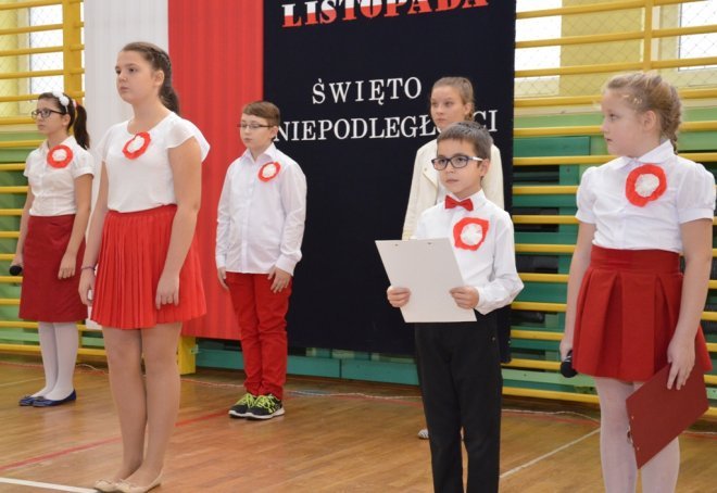 Święta Niepodległości w Szkole Podstawowej nr 2 [10.11.2015] - zdjęcie #5 - eOstroleka.pl
