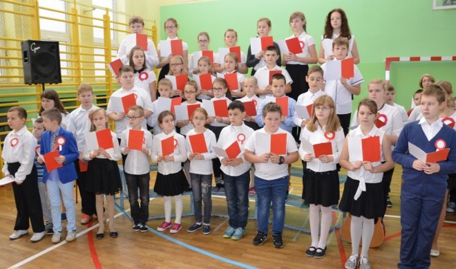 Święta Niepodległości w Szkole Podstawowej nr 2 [10.11.2015] - zdjęcie #7 - eOstroleka.pl