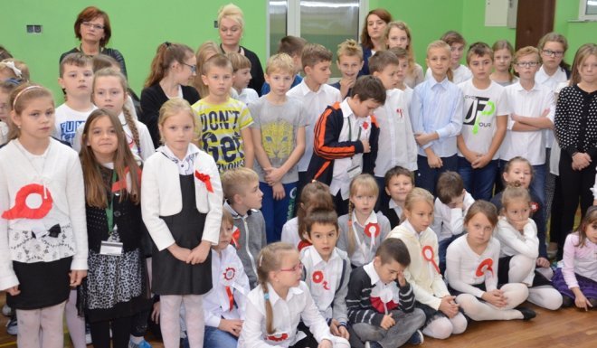 Święta Niepodległości w Szkole Podstawowej nr 2 [10.11.2015] - zdjęcie #8 - eOstroleka.pl