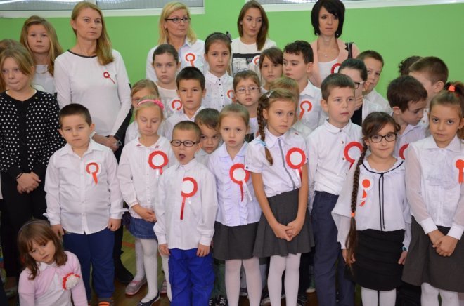 Święta Niepodległości w Szkole Podstawowej nr 2 [10.11.2015] - zdjęcie #10 - eOstroleka.pl