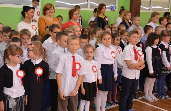 Święta Niepodległości w Szkole Podstawowej nr 2 [10.11.2015] - zdjęcie #17 - eOstroleka.pl