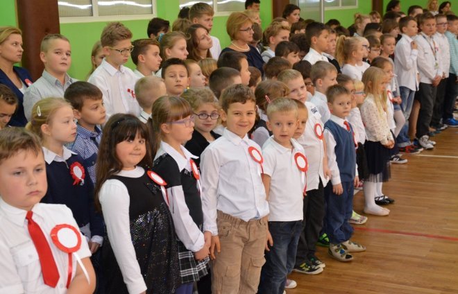 Święta Niepodległości w Szkole Podstawowej nr 2 [10.11.2015] - zdjęcie #12 - eOstroleka.pl