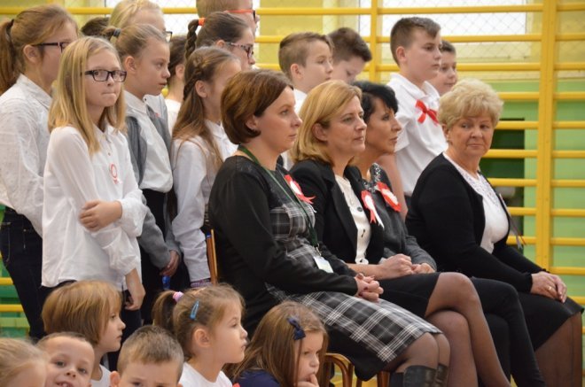 Święta Niepodległości w Szkole Podstawowej nr 2 [10.11.2015] - zdjęcie #11 - eOstroleka.pl