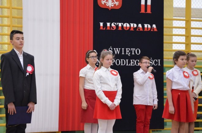 Święta Niepodległości w Szkole Podstawowej nr 2 [10.11.2015] - zdjęcie #18 - eOstroleka.pl
