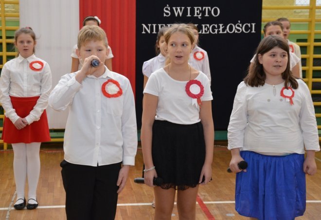 Święta Niepodległości w Szkole Podstawowej nr 2 [10.11.2015] - zdjęcie #9 - eOstroleka.pl