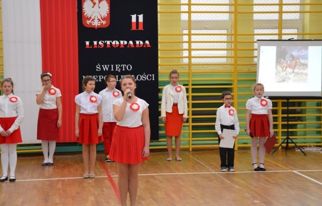 Święta Niepodległości w Szkole Podstawowej nr 2 [10.11.2015] - zdjęcie #25 - eOstroleka.pl