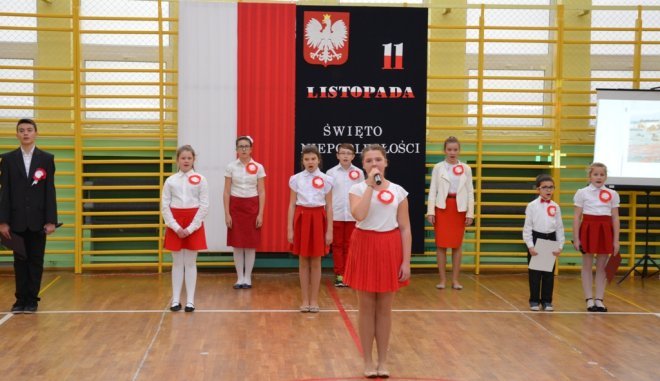 Święta Niepodległości w Szkole Podstawowej nr 2 [10.11.2015] - zdjęcie #26 - eOstroleka.pl