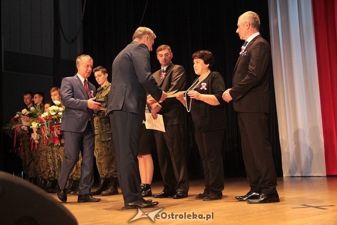 Miejskie obchody Narodowego Święta Niepodległości w Ostrołęce [11.11.2015] - zdjęcie #28 - eOstroleka.pl