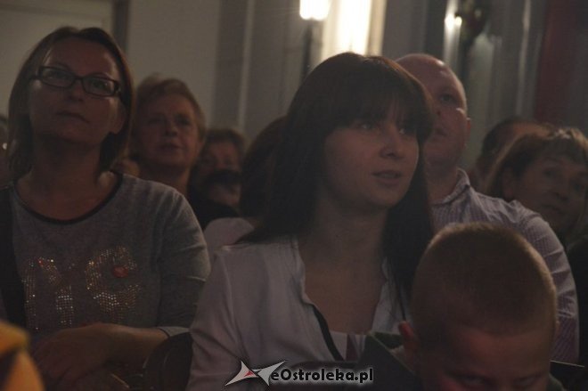 Śpiewanie pieśni patriotycznych w Ostrołęce [11.11.2015] - zdjęcie #33 - eOstroleka.pl