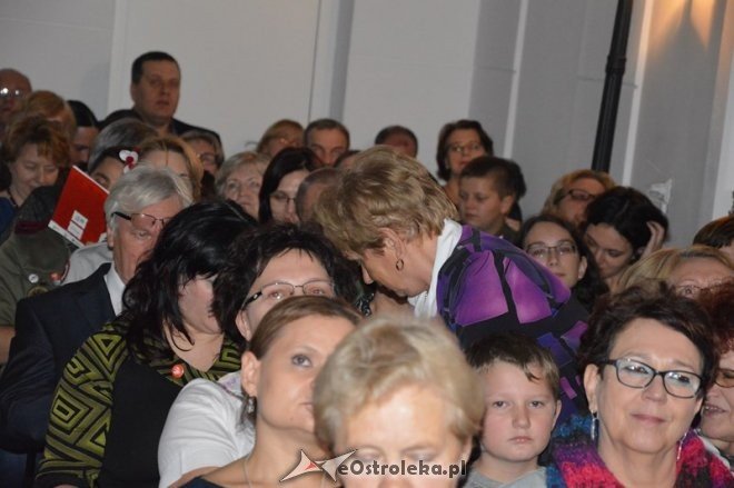 Śpiewanie pieśni patriotycznych w Ostrołęce [11.11.2015] - zdjęcie #28 - eOstroleka.pl