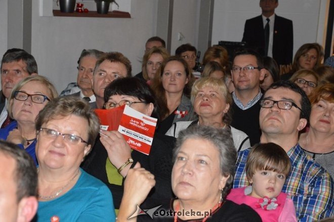 Śpiewanie pieśni patriotycznych w Ostrołęce [11.11.2015] - zdjęcie #26 - eOstroleka.pl