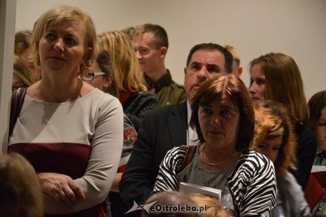Śpiewanie pieśni patriotycznych w Ostrołęce [11.11.2015] - zdjęcie #21 - eOstroleka.pl