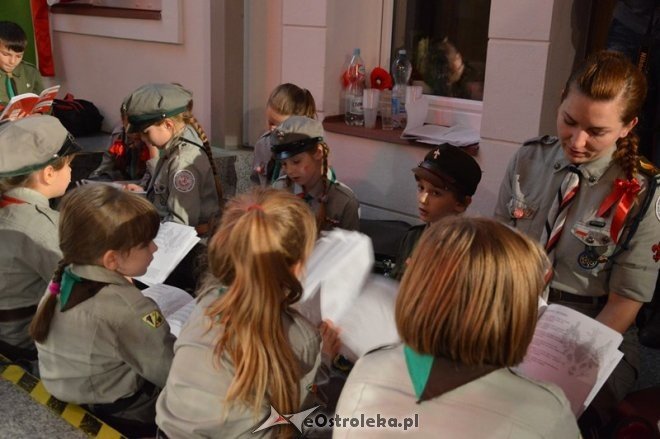 Śpiewanie pieśni patriotycznych w Ostrołęce [11.11.2015] - zdjęcie #18 - eOstroleka.pl