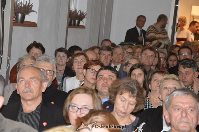 Śpiewanie pieśni patriotycznych w Ostrołęce [11.11.2015] - zdjęcie #10 - eOstroleka.pl