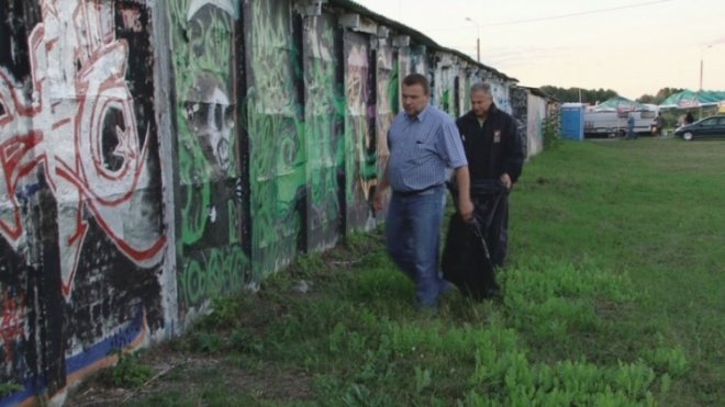 Samorządowcy sprzątają świat (18.09.09) - zdjęcie #7 - eOstroleka.pl
