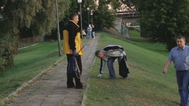 Samorządowcy sprzątają świat (18.09.09) - zdjęcie #5 - eOstroleka.pl