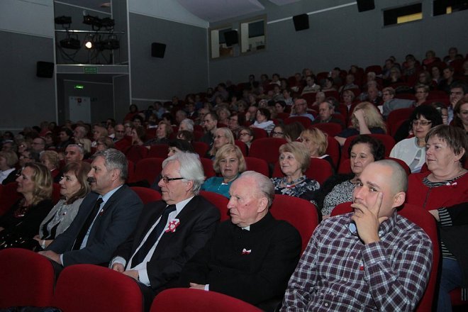 Młode Polskie Skrzydła – koncert pieśni patriotycznych w OCK [11.1.2015] - zdjęcie #19 - eOstroleka.pl