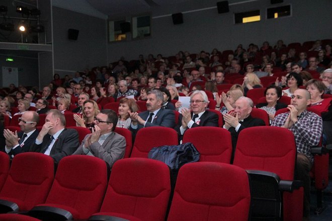 Młode Polskie Skrzydła – koncert pieśni patriotycznych w OCK [11.1.2015] - zdjęcie #14 - eOstroleka.pl