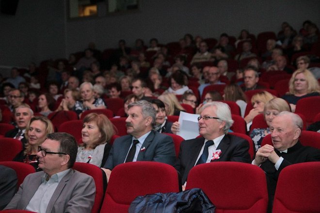 Młode Polskie Skrzydła – koncert pieśni patriotycznych w OCK [11.1.2015] - zdjęcie #11 - eOstroleka.pl