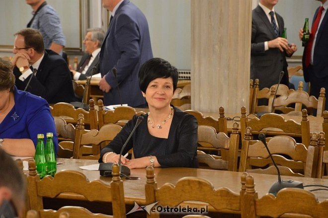 Posłowie VIII kadencji złożyli ślubowanie. Marek Kuchciński marszałkiem [12.11.2015] - zdjęcie #12 - eOstroleka.pl