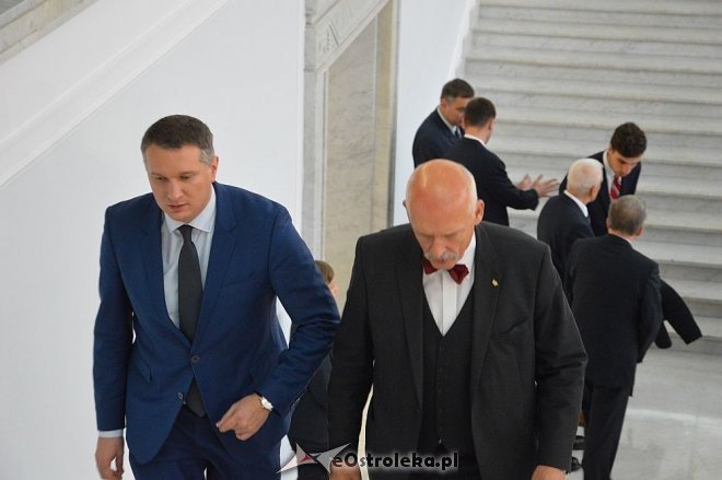 Posłowie VIII kadencji złożyli ślubowanie. Marek Kuchciński marszałkiem [12.11.2015] - zdjęcie #18 - eOstroleka.pl
