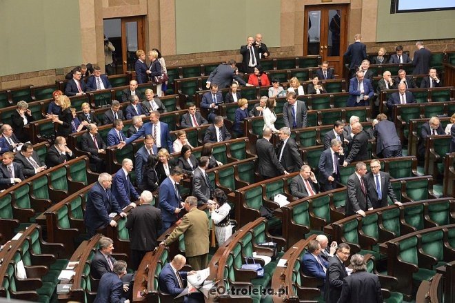 Posłowie VIII kadencji złożyli ślubowanie. Marek Kuchciński marszałkiem [12.11.2015] - zdjęcie #272 - eOstroleka.pl