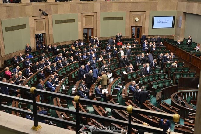 Posłowie VIII kadencji złożyli ślubowanie. Marek Kuchciński marszałkiem [12.11.2015] - zdjęcie #271 - eOstroleka.pl