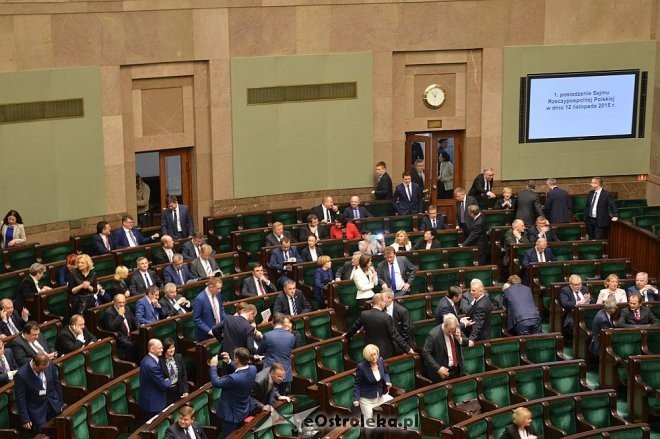 Posłowie VIII kadencji złożyli ślubowanie. Marek Kuchciński marszałkiem [12.11.2015] - zdjęcie #268 - eOstroleka.pl
