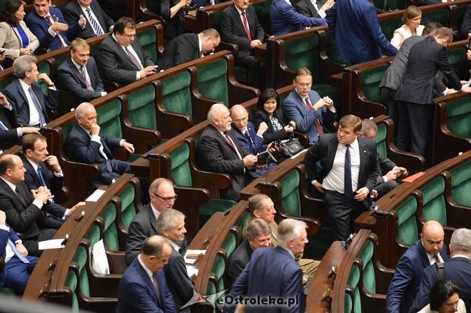 Posłowie VIII kadencji złożyli ślubowanie. Marek Kuchciński marszałkiem [12.11.2015] - zdjęcie #32 - eOstroleka.pl
