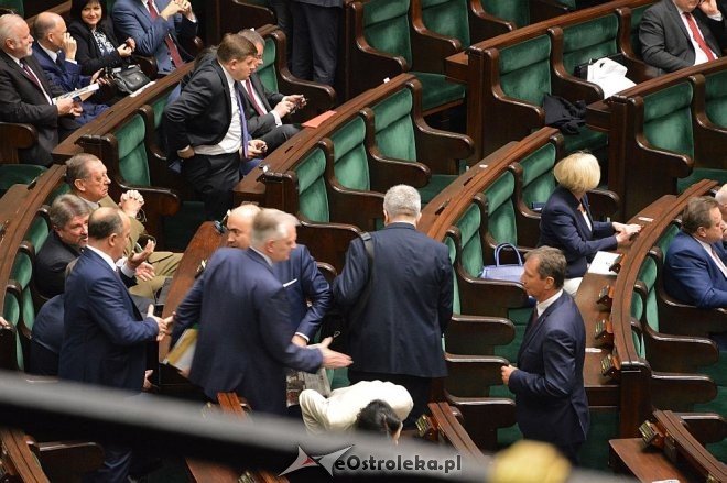Posłowie VIII kadencji złożyli ślubowanie. Marek Kuchciński marszałkiem [12.11.2015] - zdjęcie #33 - eOstroleka.pl