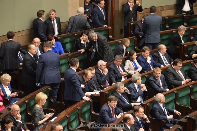 Posłowie VIII kadencji złożyli ślubowanie. Marek Kuchciński marszałkiem [12.11.2015] - zdjęcie #34 - eOstroleka.pl
