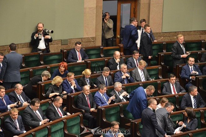 Posłowie VIII kadencji złożyli ślubowanie. Marek Kuchciński marszałkiem [12.11.2015] - zdjęcie #35 - eOstroleka.pl