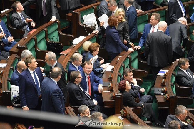 Posłowie VIII kadencji złożyli ślubowanie. Marek Kuchciński marszałkiem [12.11.2015] - zdjęcie #43 - eOstroleka.pl