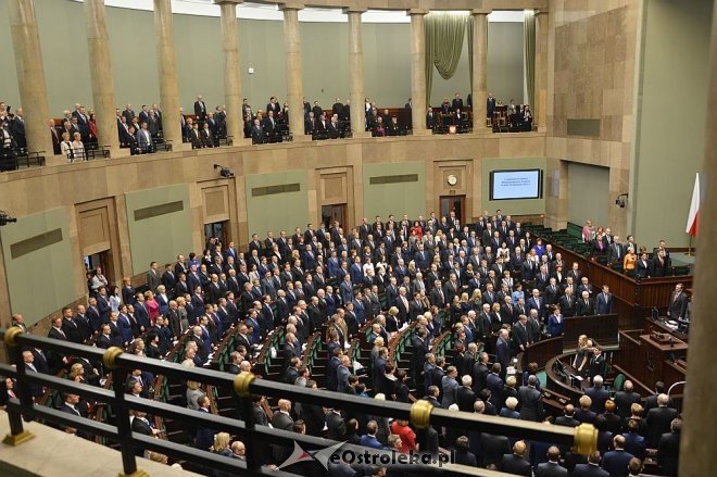 Posłowie VIII kadencji złożyli ślubowanie. Marek Kuchciński marszałkiem [12.11.2015] - zdjęcie #57 - eOstroleka.pl