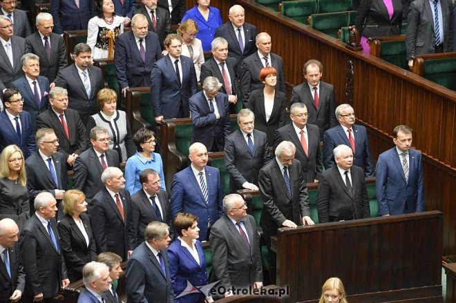 Posłowie VIII kadencji złożyli ślubowanie. Marek Kuchciński marszałkiem [12.11.2015] - zdjęcie #68 - eOstroleka.pl