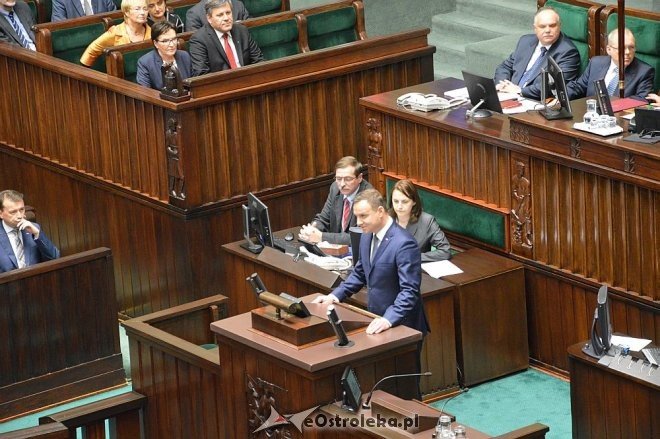 Posłowie VIII kadencji złożyli ślubowanie. Marek Kuchciński marszałkiem [12.11.2015] - zdjęcie #70 - eOstroleka.pl