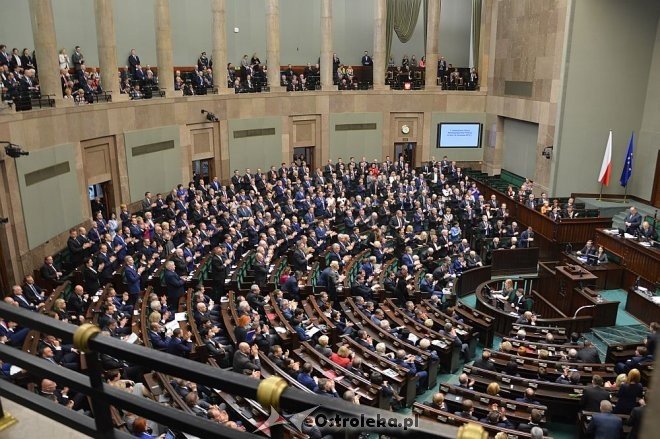 Posłowie VIII kadencji złożyli ślubowanie. Marek Kuchciński marszałkiem [12.11.2015] - zdjęcie #88 - eOstroleka.pl