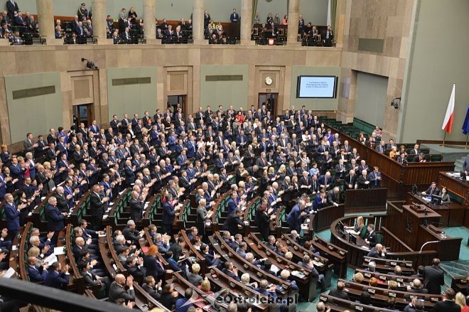 Posłowie VIII kadencji złożyli ślubowanie. Marek Kuchciński marszałkiem [12.11.2015] - zdjęcie #91 - eOstroleka.pl