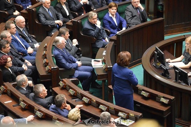 Posłowie VIII kadencji złożyli ślubowanie. Marek Kuchciński marszałkiem [12.11.2015] - zdjęcie #131 - eOstroleka.pl